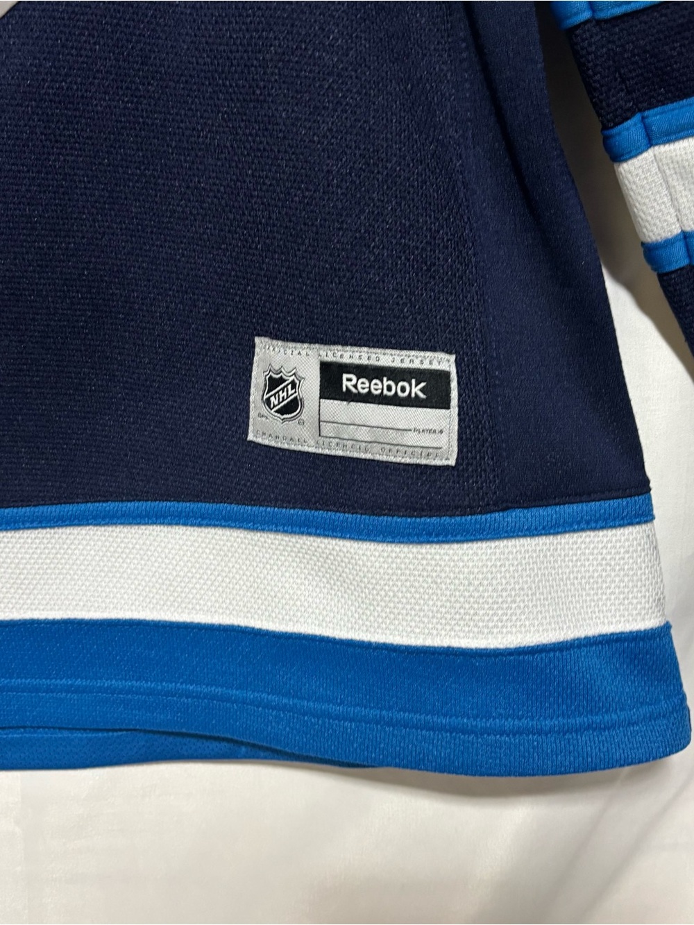 Winnipeg Jets Reebok Women's NHL Hockey
Jersey XL - Picture 2 of 10